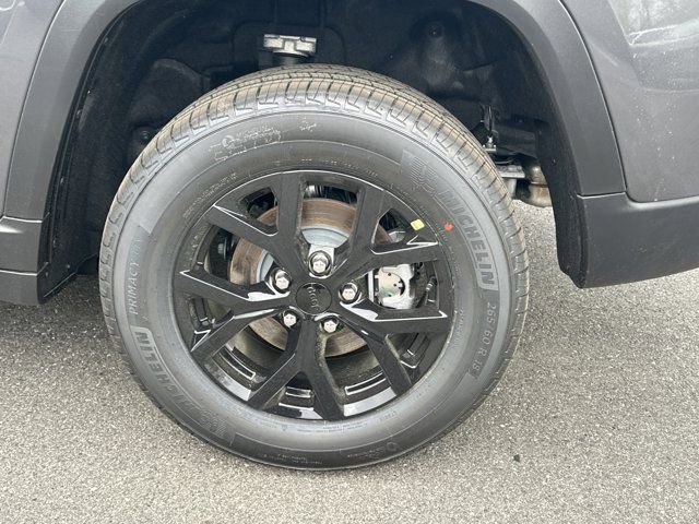 New 2026 Jeep Grand Cherokee Laredo image 18