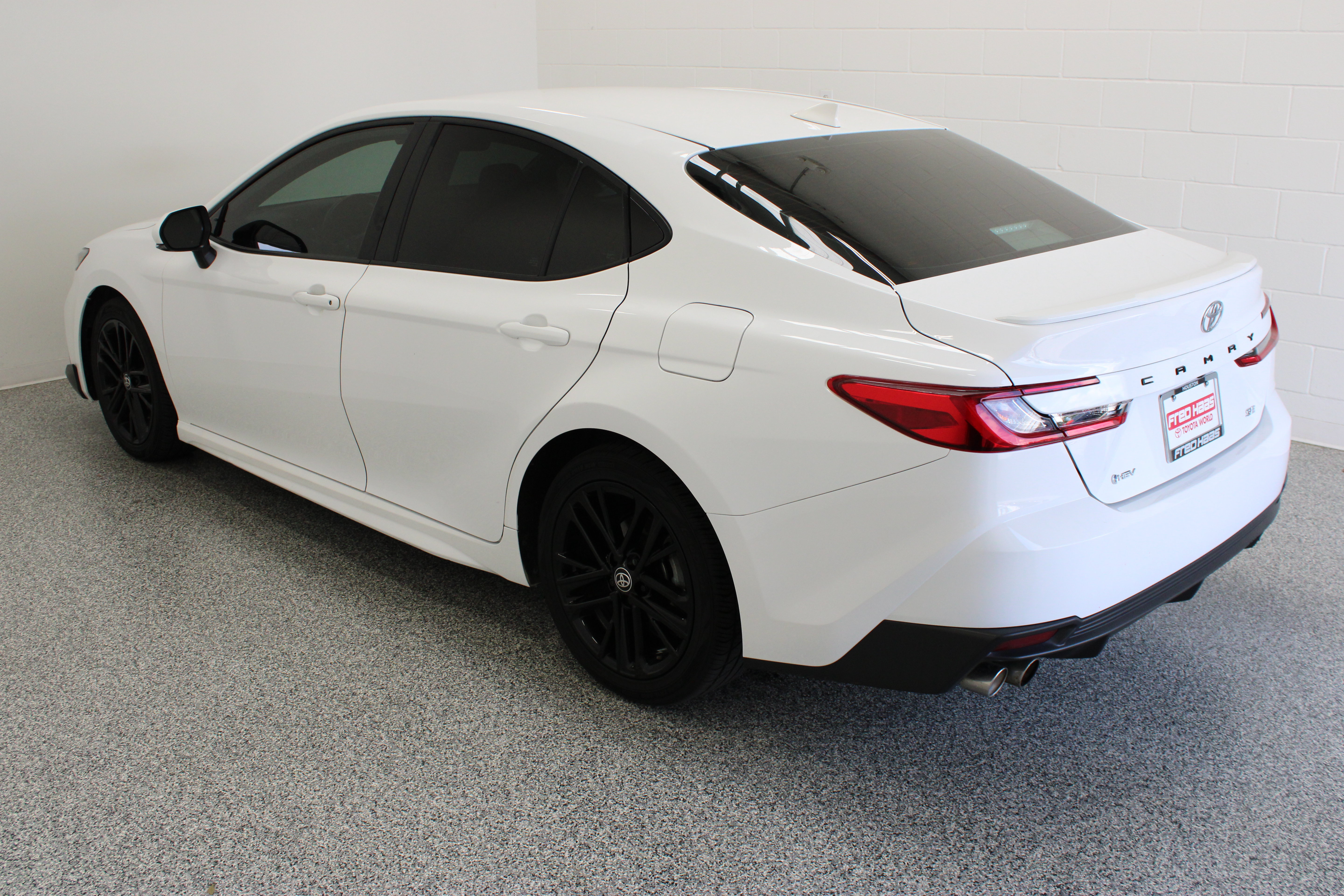 Used 2025 Toyota Camry SE w/ Multimedia Upgrade Package FWD image 9