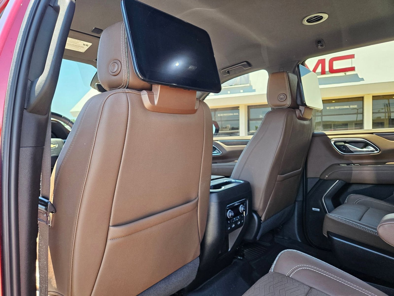 Used 2024 Chevrolet Tahoe High Country w/ Advanced Technology Package AWD/4WD image 24
