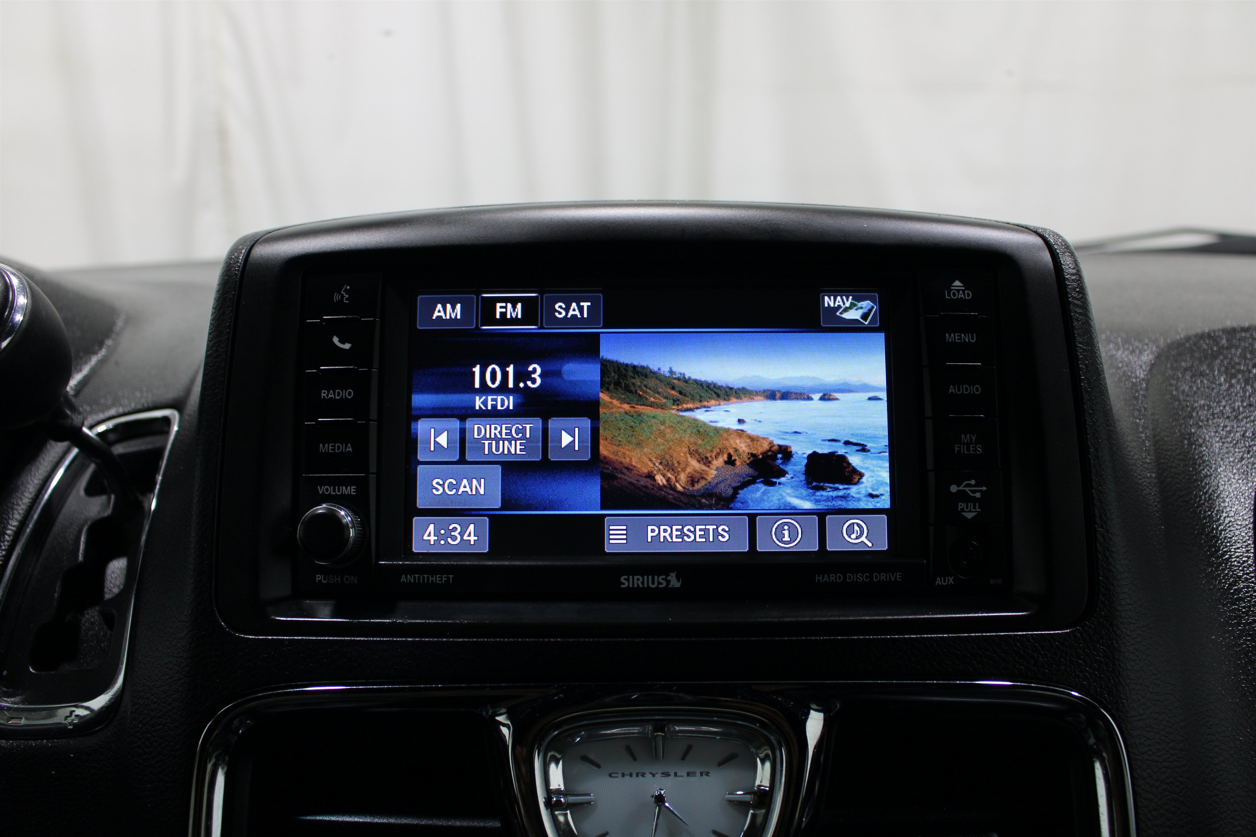 Used 2014 Chrysler Town & Country S FWD image 14