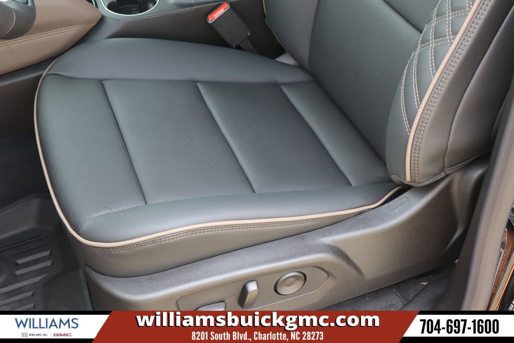 New 2026 GMC Canyon Denali w/ LPO, Denali Black Edition AWD/4WD image 13