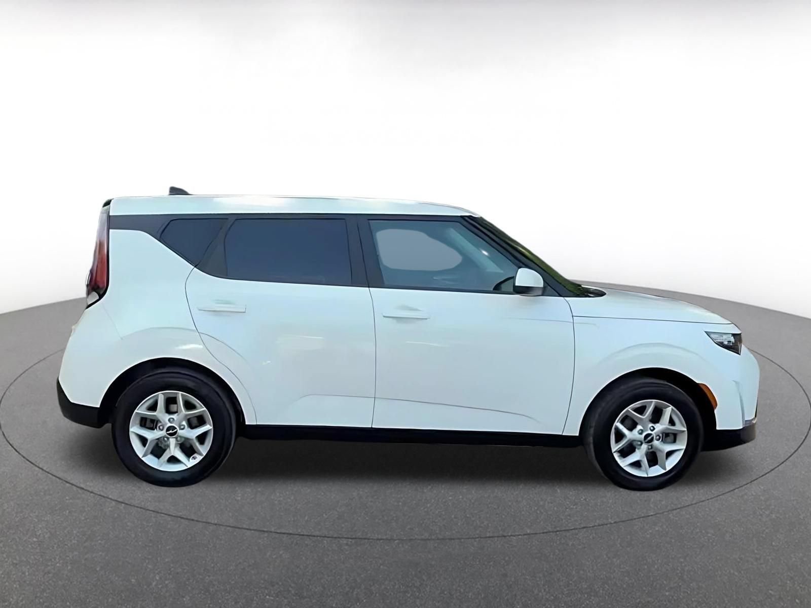 Used 2025 Kia Soul LX w/ LX Technology Package FWD image 15