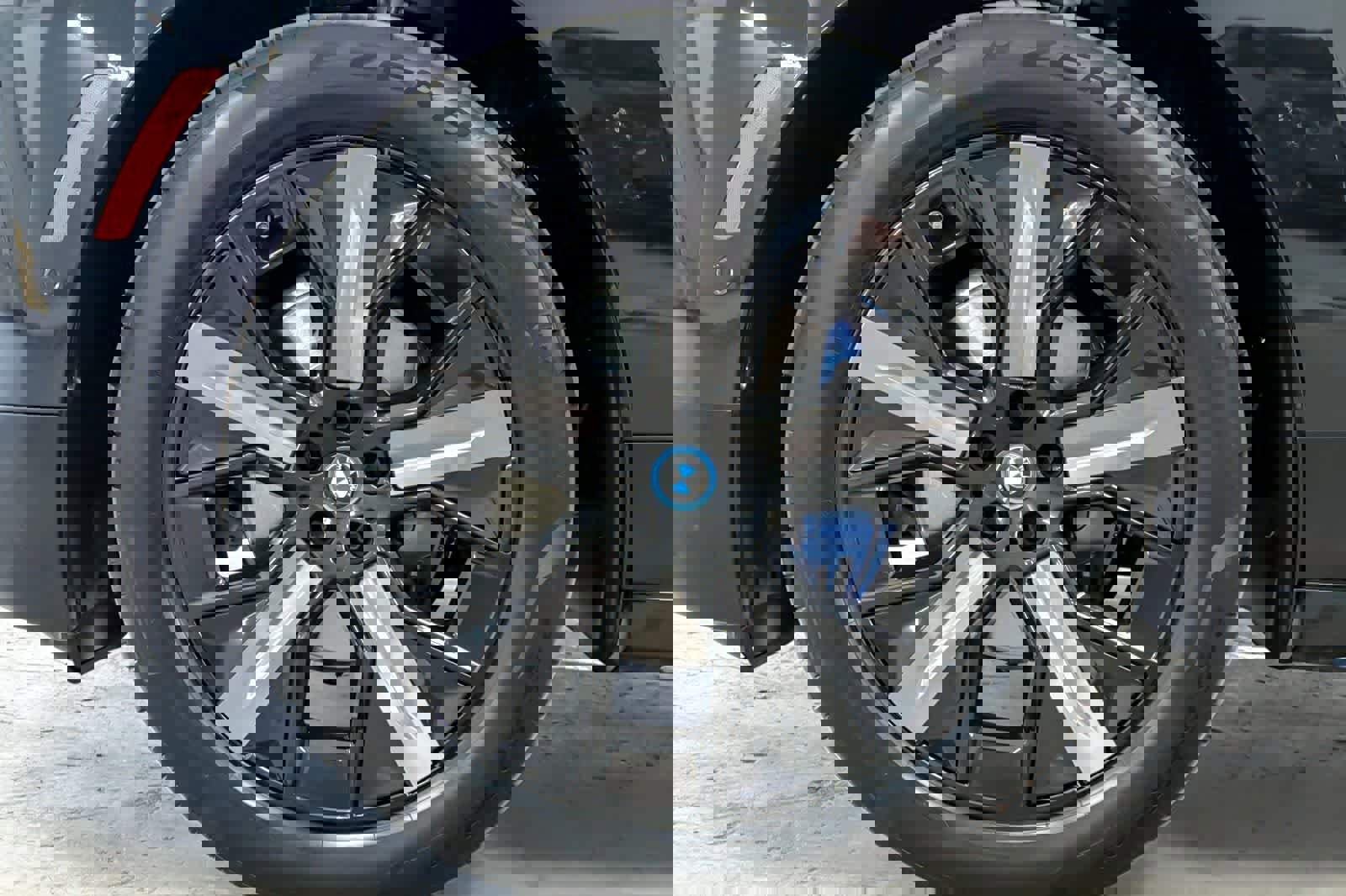 Used 2024 BMW iX xDrive50 w/ Sport Package image 27