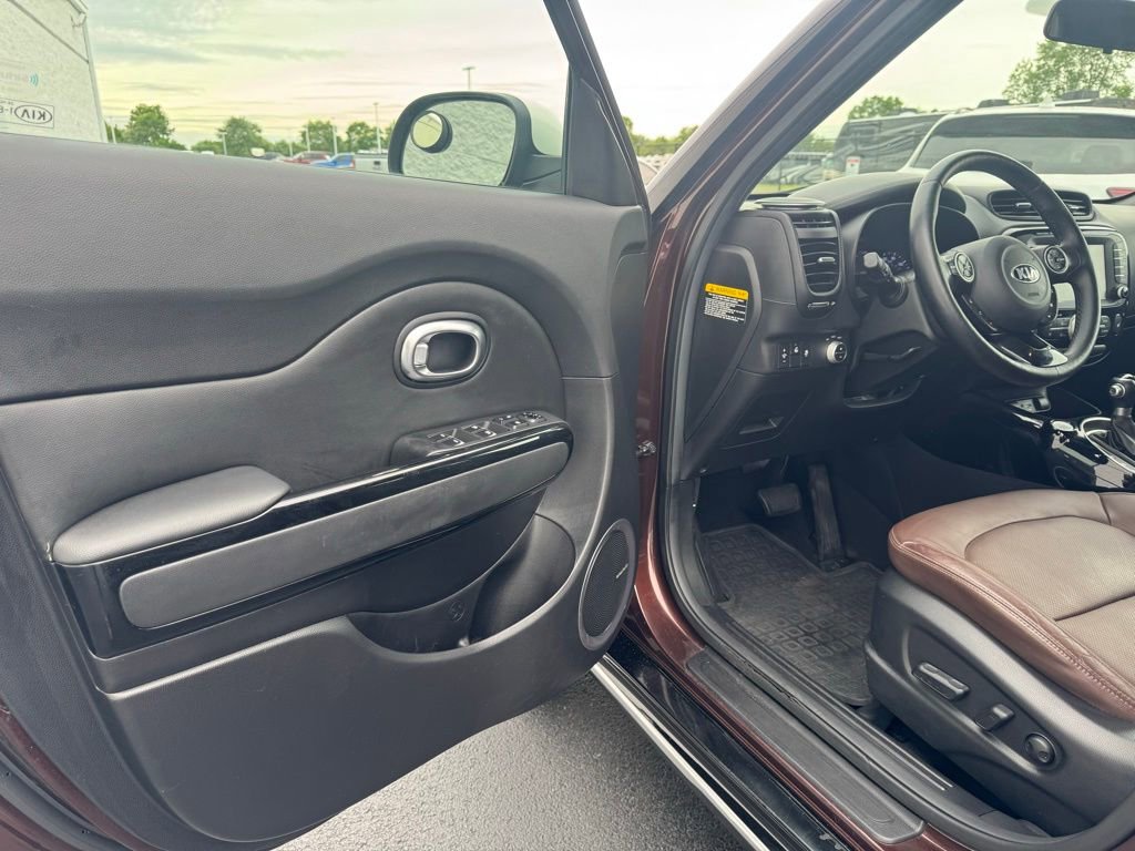 Used 2017 Kia Soul + FWD image 14