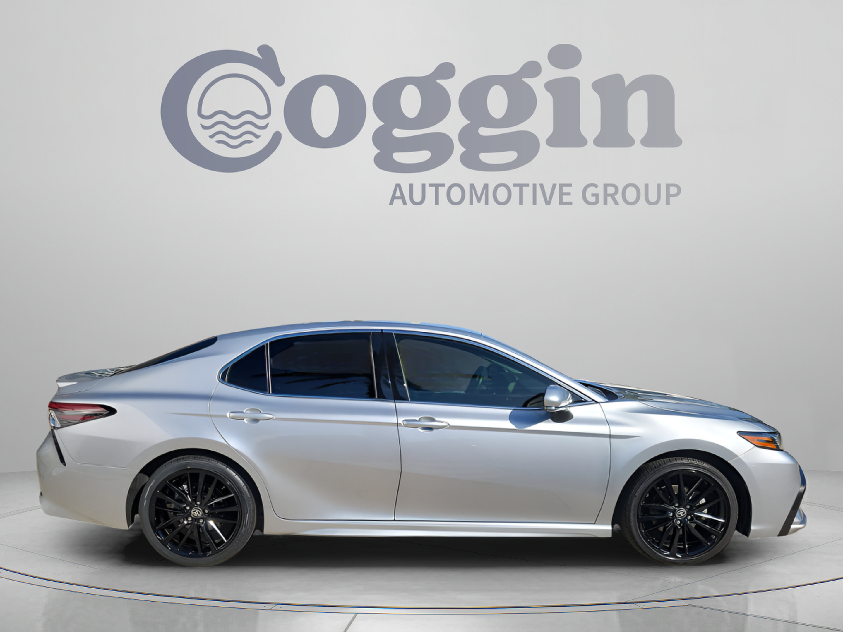 Used 2022 Toyota Camry XSE FWD image 4