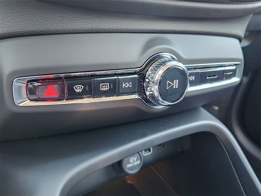 New 2025 Volvo XC40 B5 Plus w/ Protection Package Premier image 13
