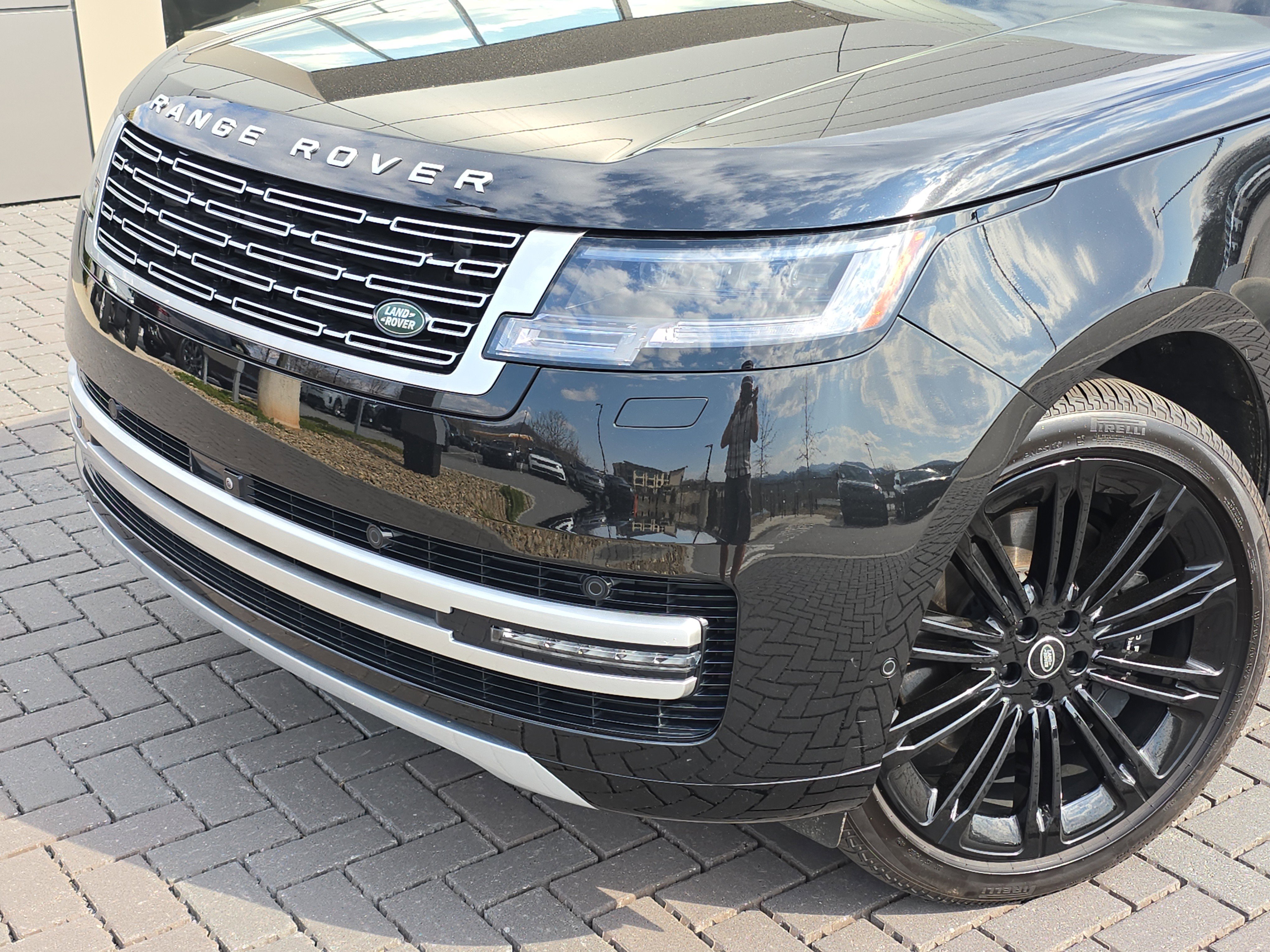 Certified 2025 Land Rover Range Rover Autobiography AWD/4WD image 10