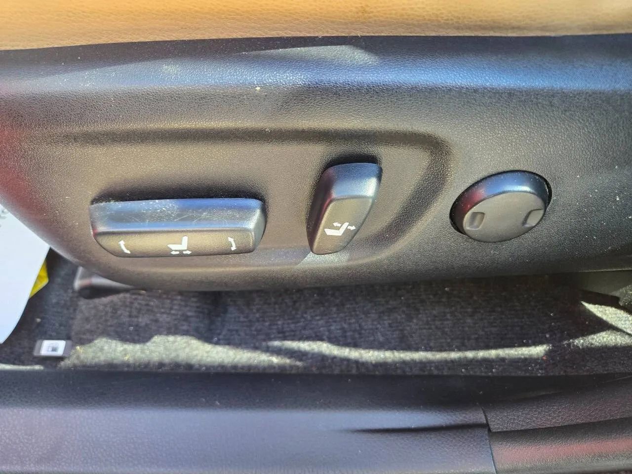 Used 2015 Toyota RAV4 Limited image 23