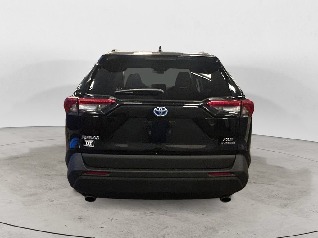 Used 2021 Toyota RAV4 XLE w/ Convenience Package AWD/4WD image 4
