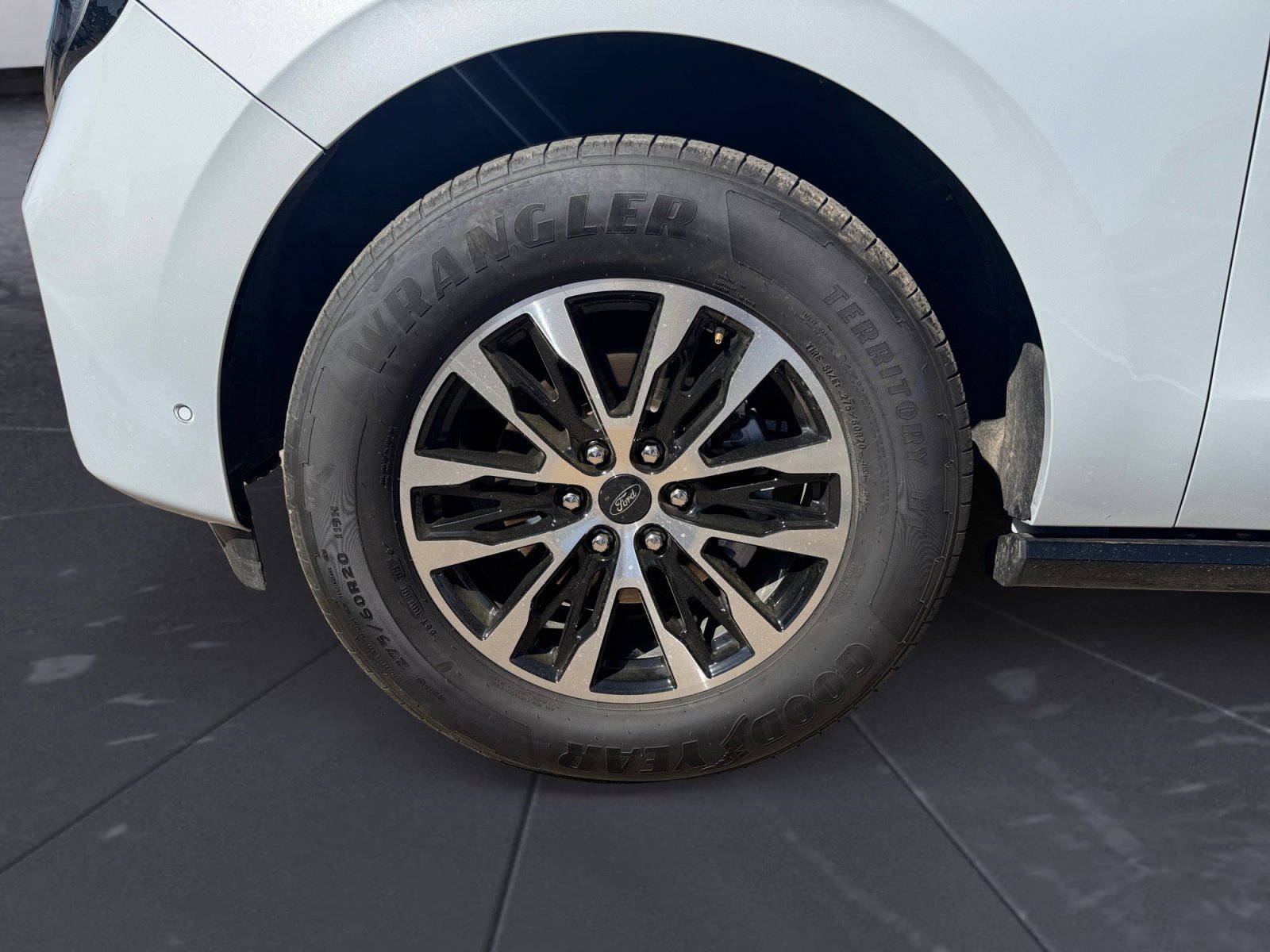 Used 2025 Ford Expedition Platinum image 14