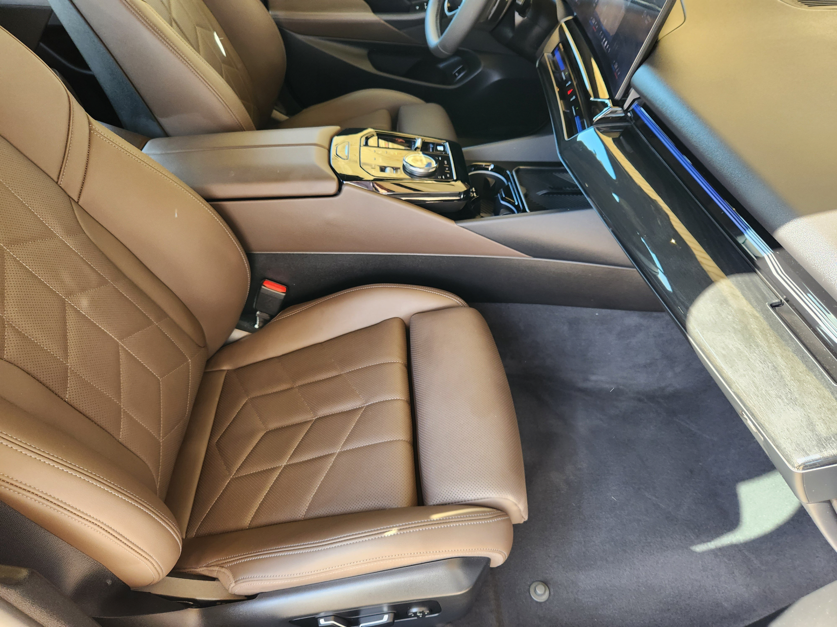 Used 2024 BMW 530i w/ Convenience Package RWD image 12