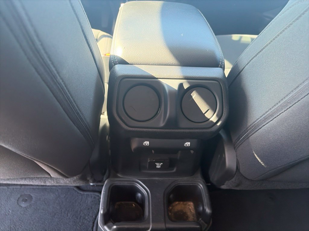 Used 2018 Jeep Wrangler Unlimited Sahara AWD/4WD image 13