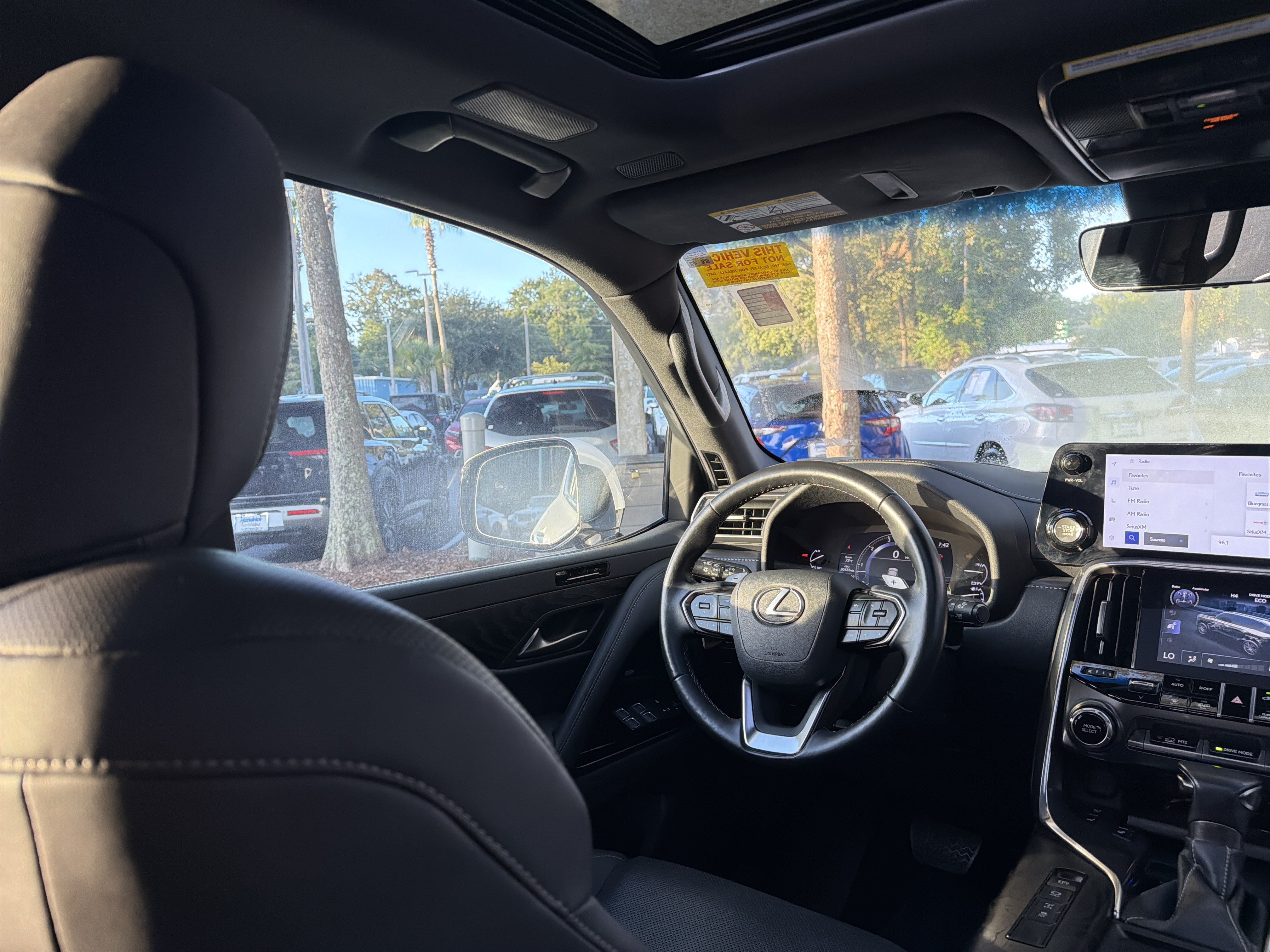 Used 2022 Lexus LX 600 4WD w/ Interior Upgrade Package image 39
