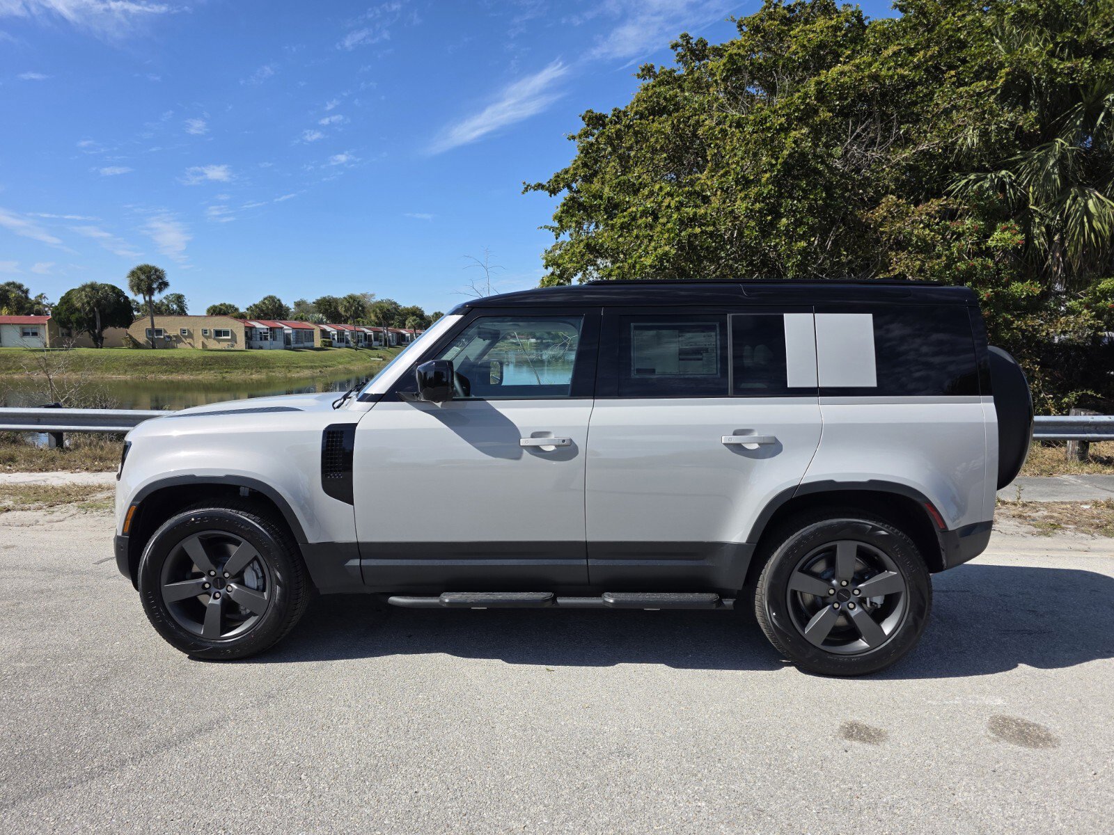 New 2026 Land Rover Defender 110 S image 7