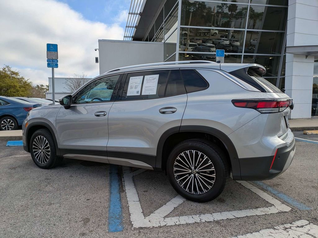 Certified 2025 Volkswagen Tiguan S w/ 18" Wheel Package image 4