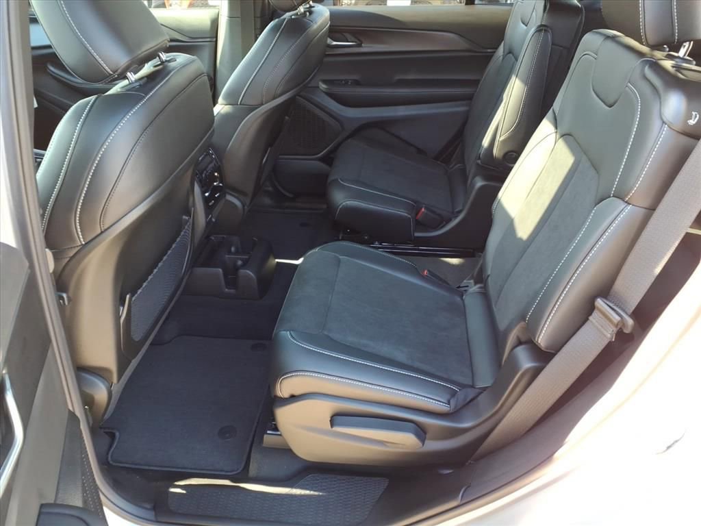 New 2025 Jeep Grand Cherokee L Altitude image 12