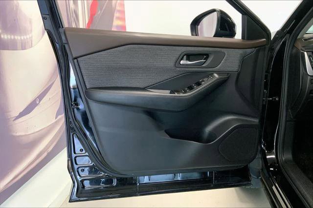 Used 2023 Nissan Rogue SV AWD/4WD image 22