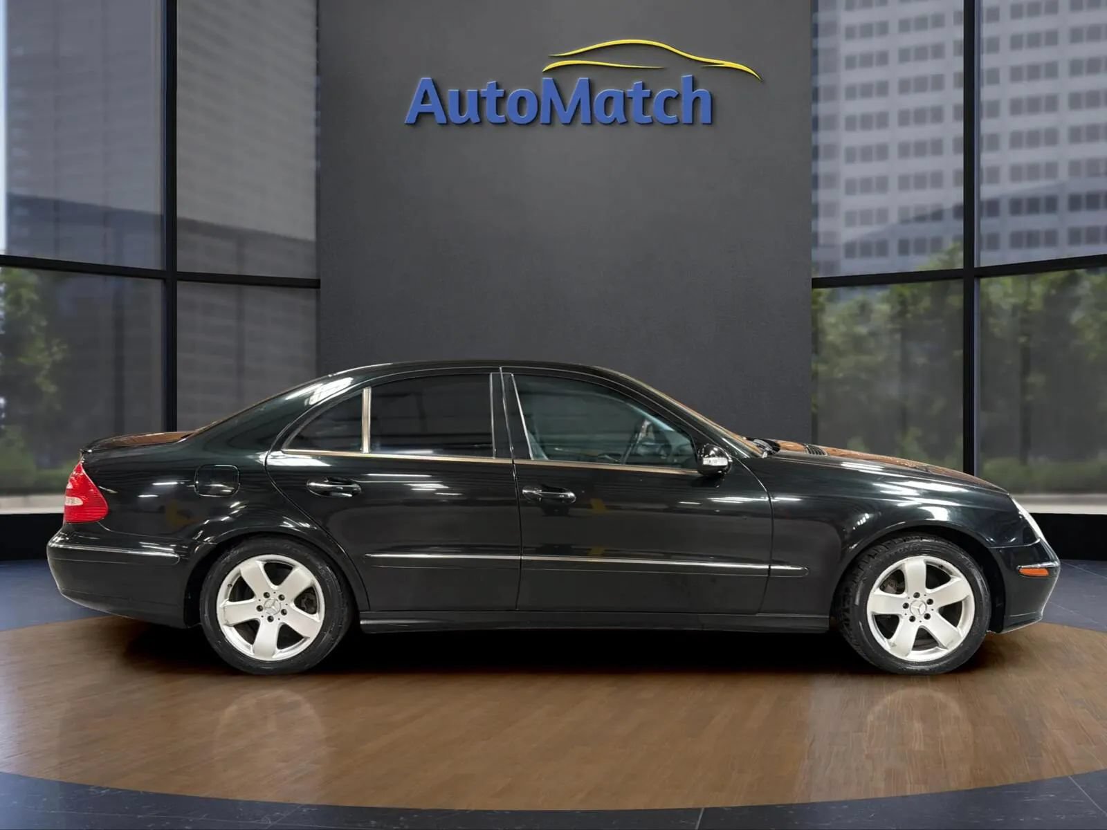 Used 2005 Mercedes-Benz E 500 Sedan image 12