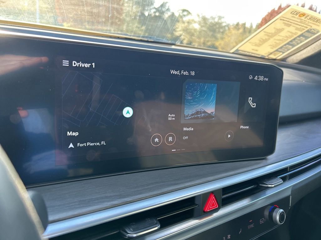 Used 2024 Kia Sorento SX Prestige w/ Sage Leather Package image 33