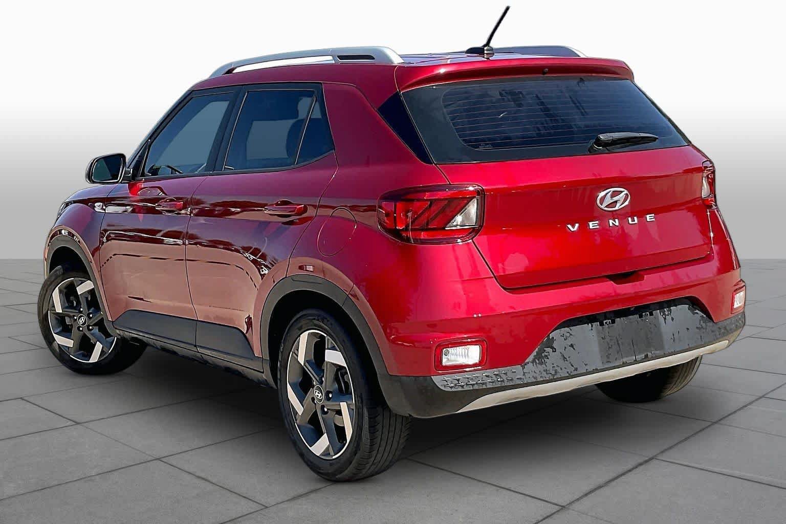 Used 2023 Hyundai Venue SEL w/ Cargo Package FWD image 10