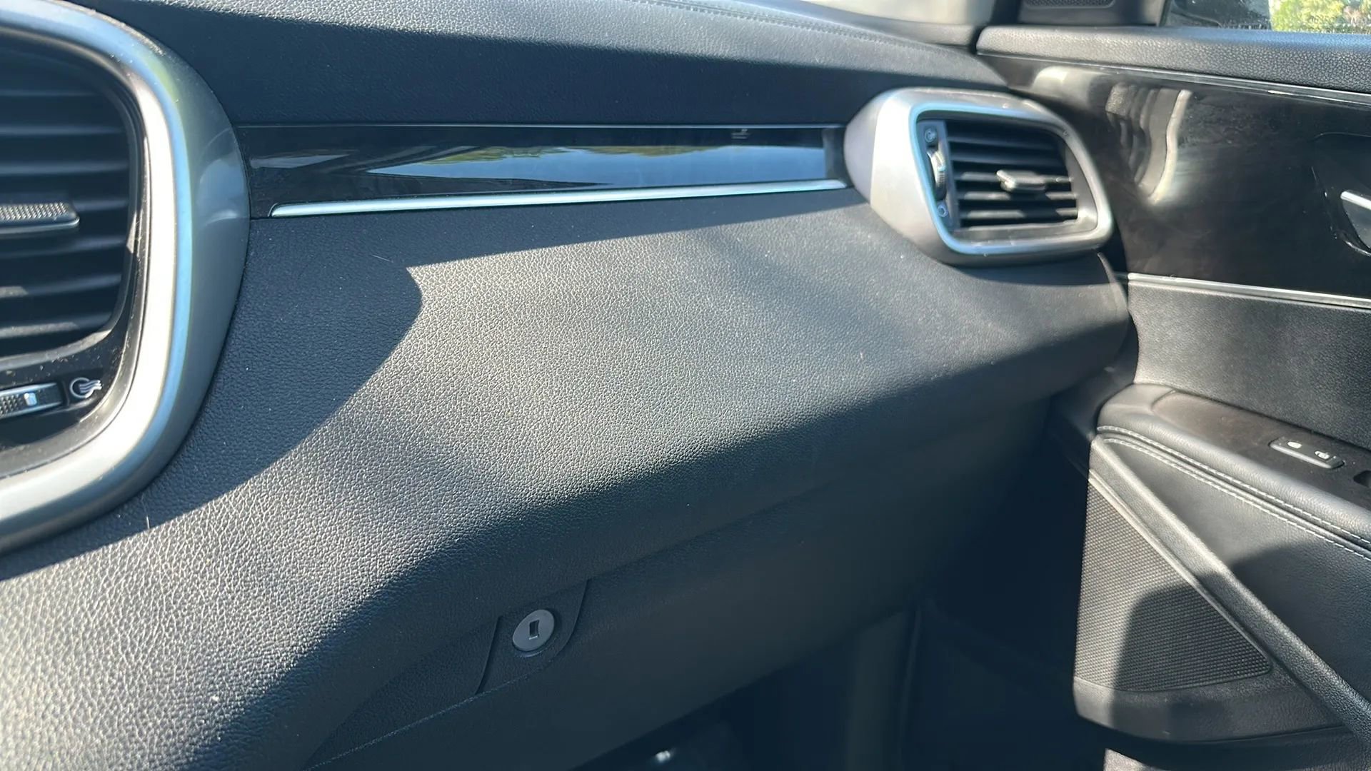 Used 2016 Kia Sorento LX image 39