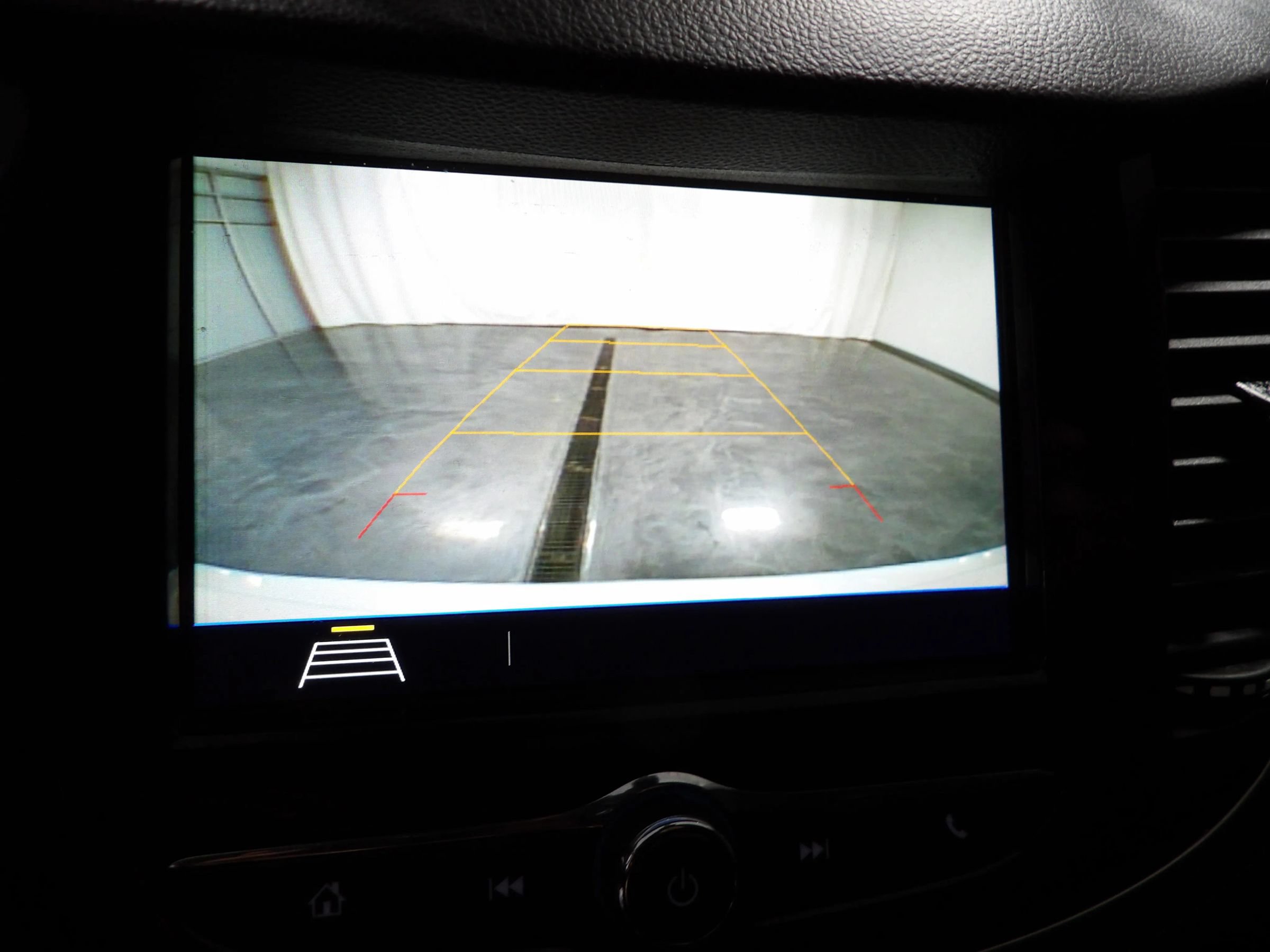 Used 2019 Chevrolet Trax LT w/ LT Convenience Package FWD image 15