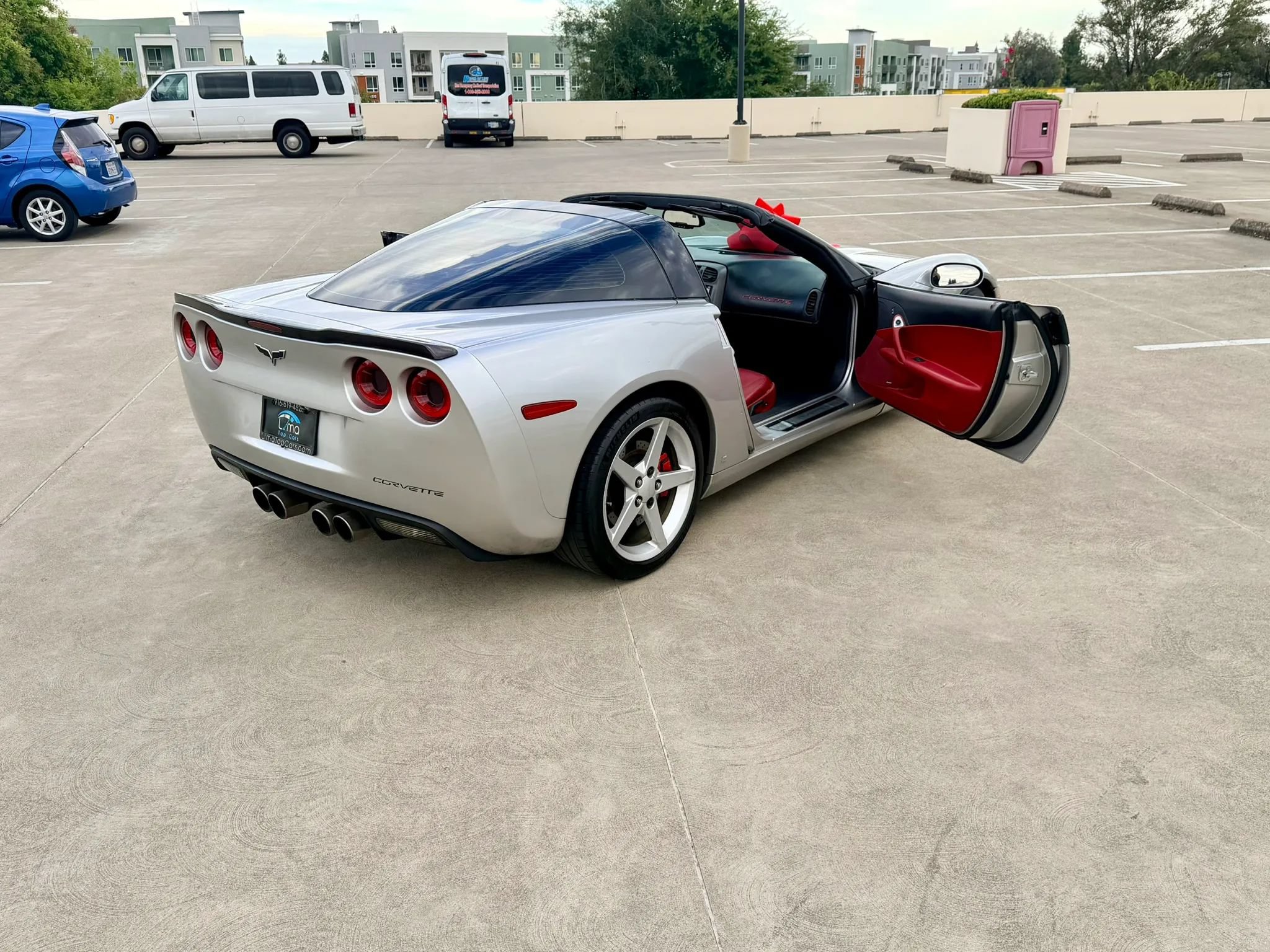 Used 2007 Chevrolet Corvette Coupe w/ Preferred Equipment Group RWD image 17