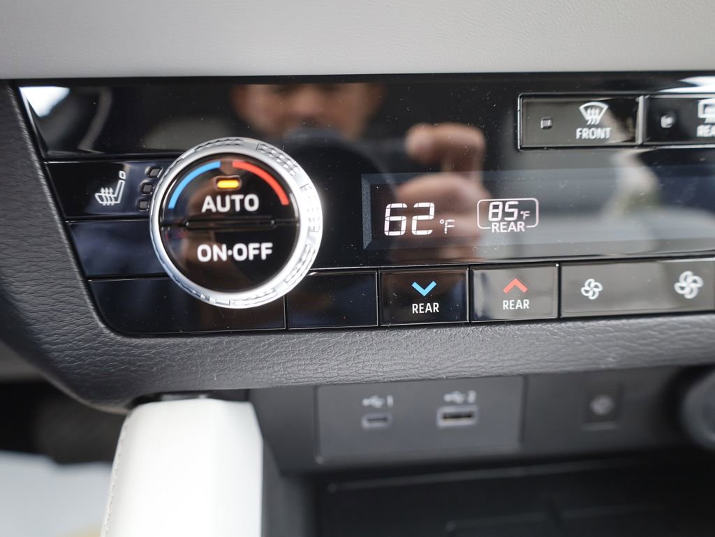 New 2025 Mitsubishi Outlander SEL image 41