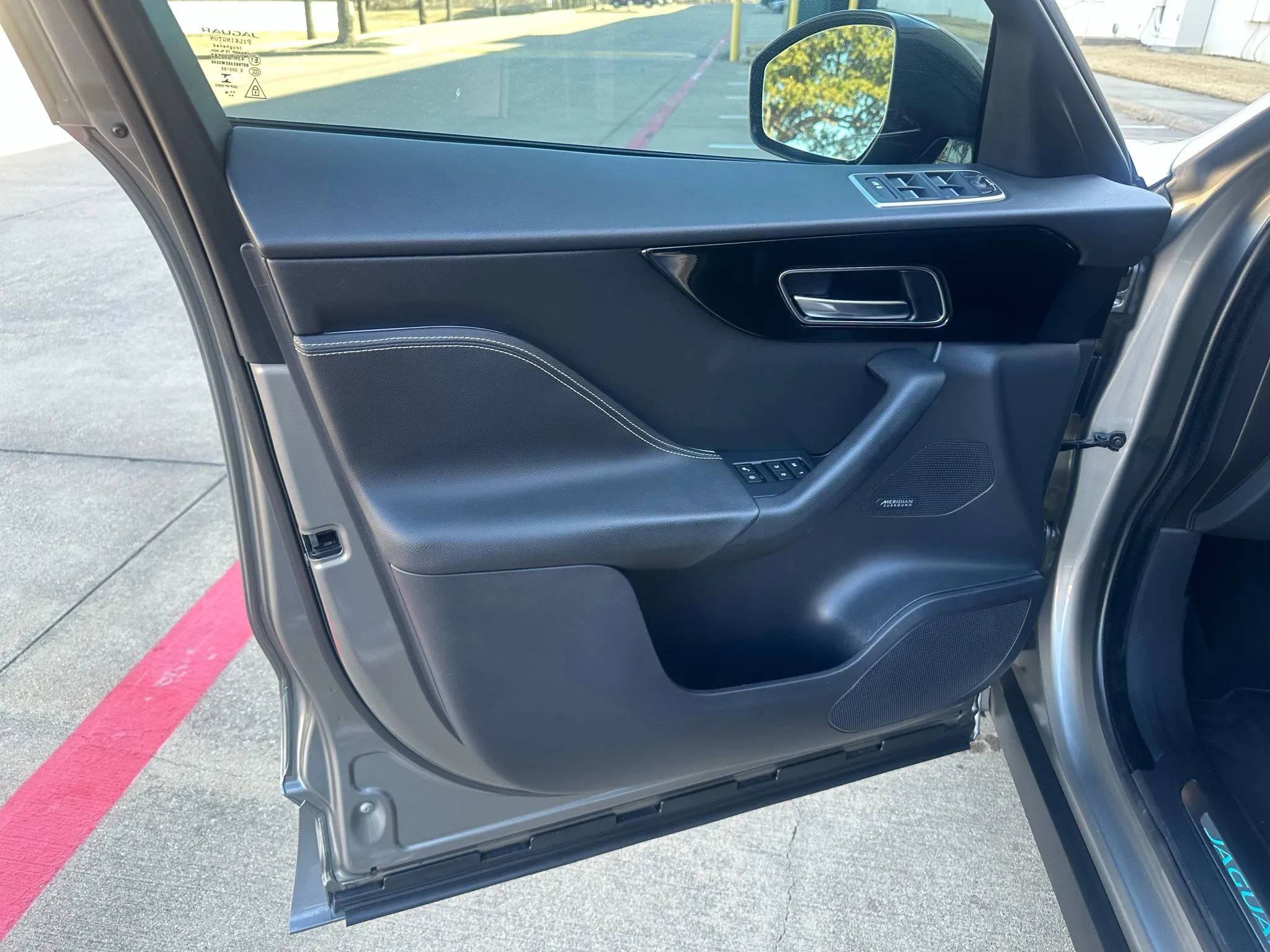 Used 2019 Jaguar F-PACE S AWD/4WD image 16