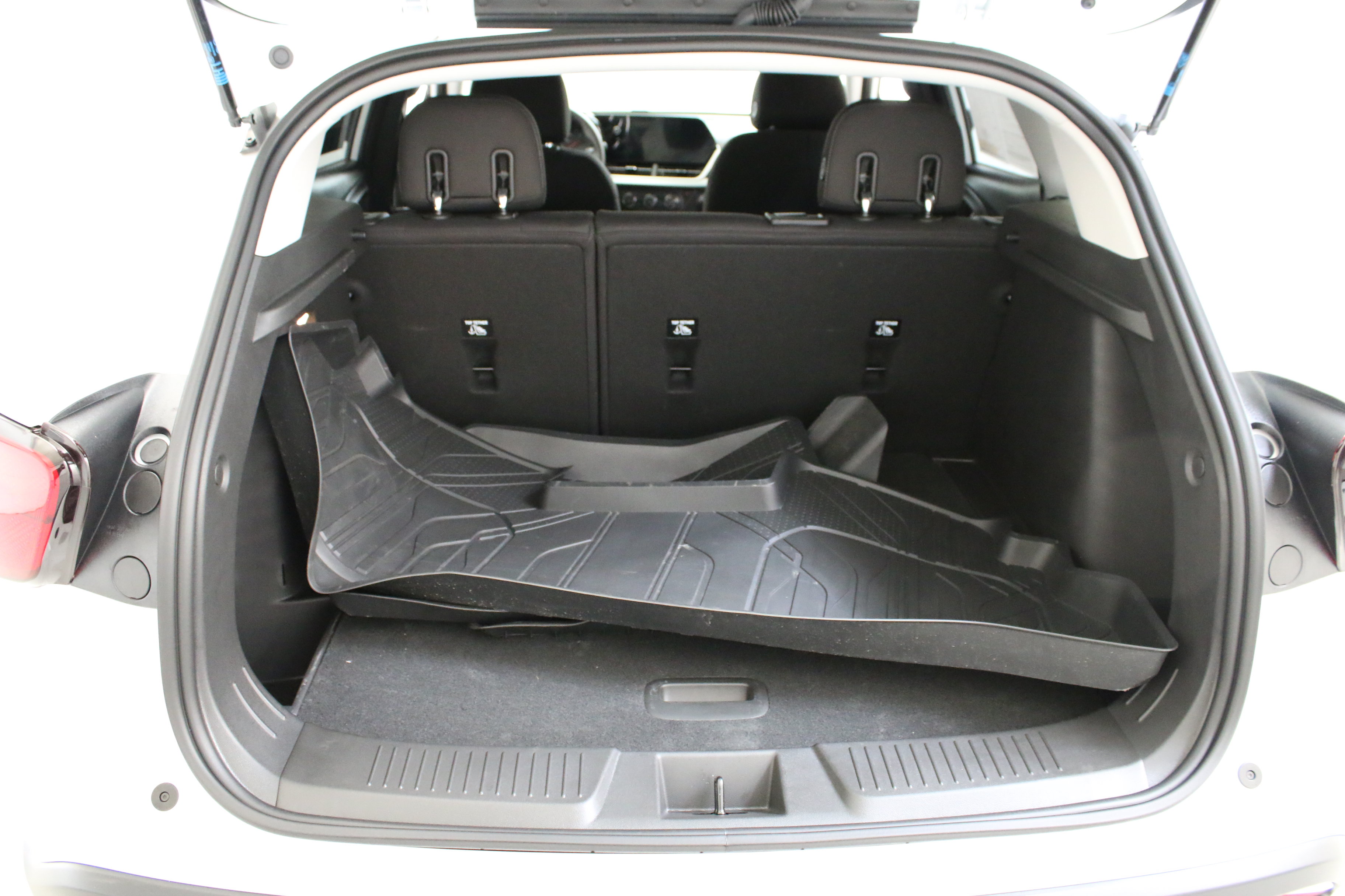 Certified 2025 Chevrolet Trax LS FWD image 26