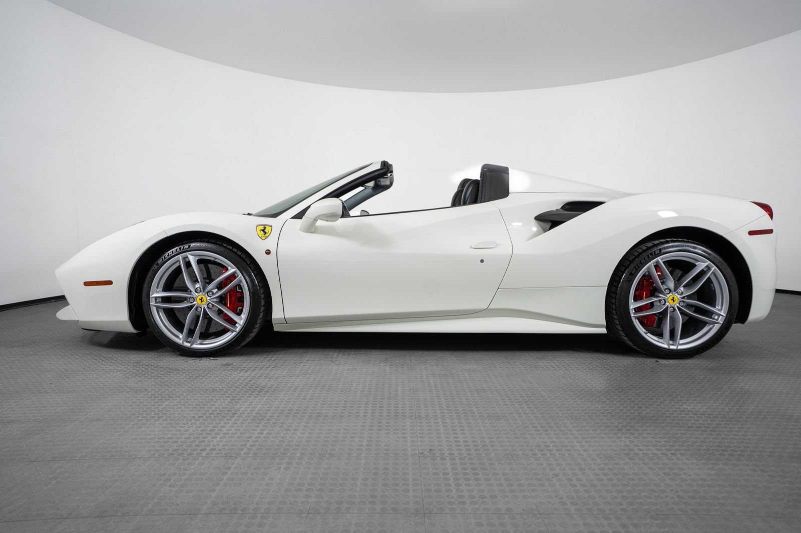 Certified 2019 Ferrari 488 Spider RWD image 2