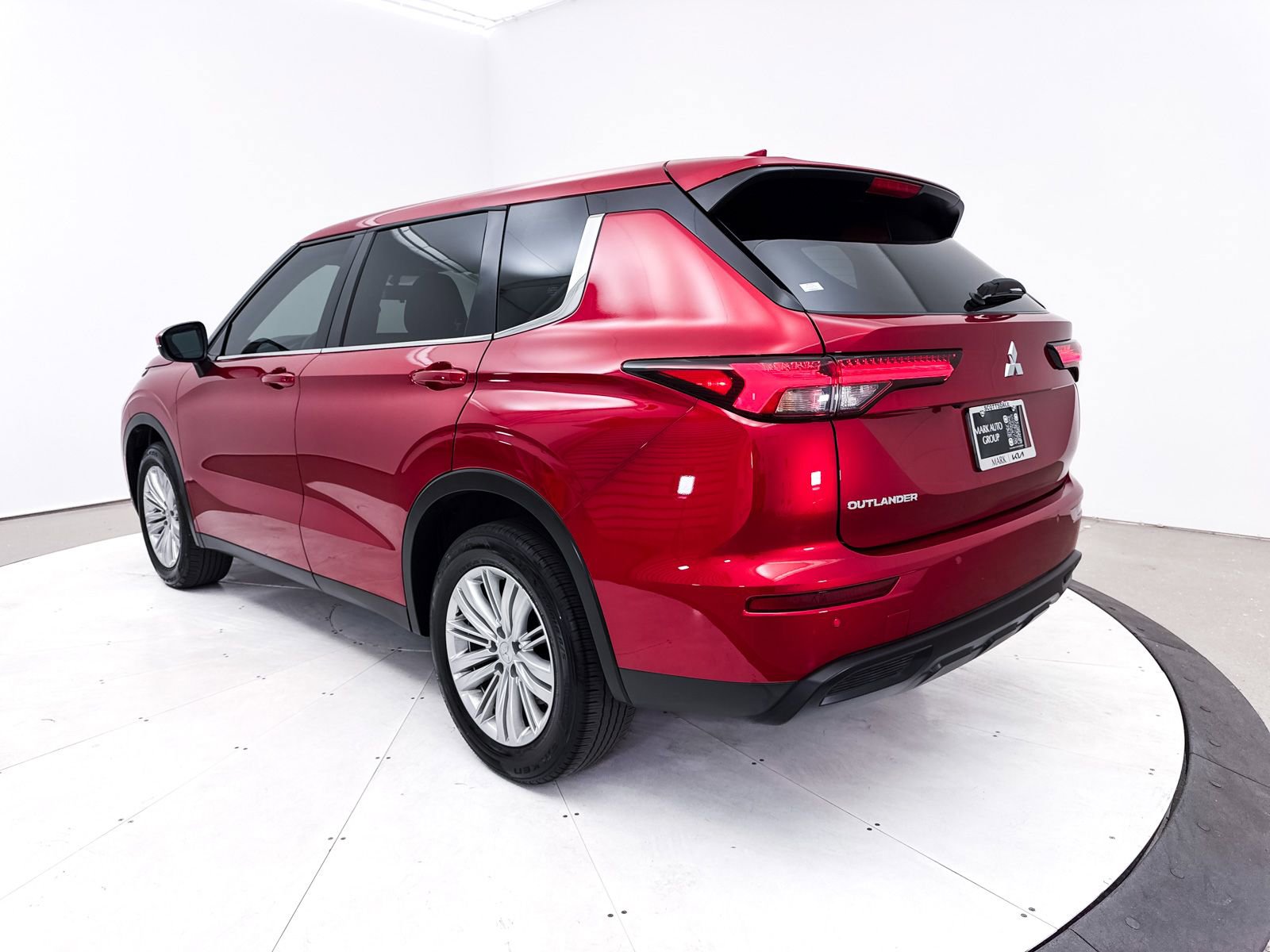 Used 2024 Mitsubishi Outlander ES image 15