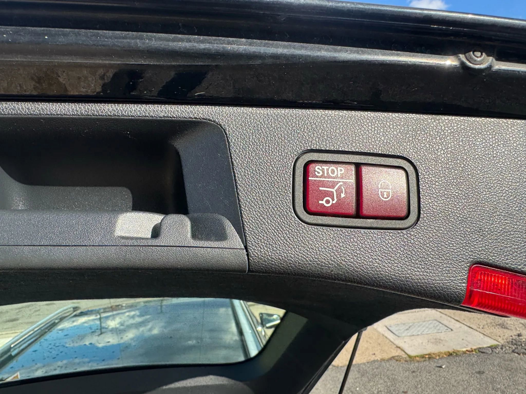 Used 2013 Mercedes-Benz E 350 4MATIC Wagon image 16