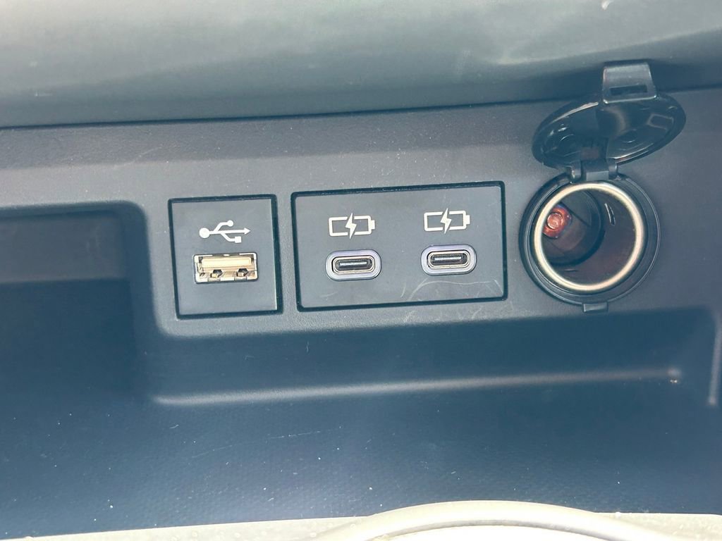 Used 2023 Toyota Highlander XLE image 32