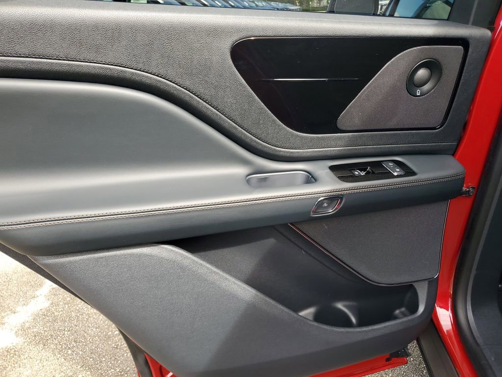 New 2025 Lincoln Aviator 2WD w/ Jet Appearance Package image 9