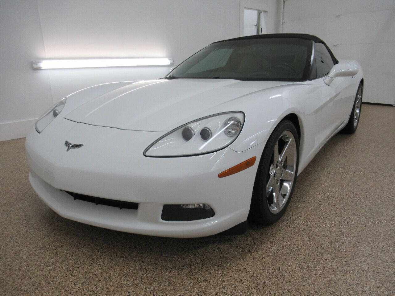 Used 2006 Chevrolet Corvette Convertible w/ Preferred Equipment Group RWD image 2