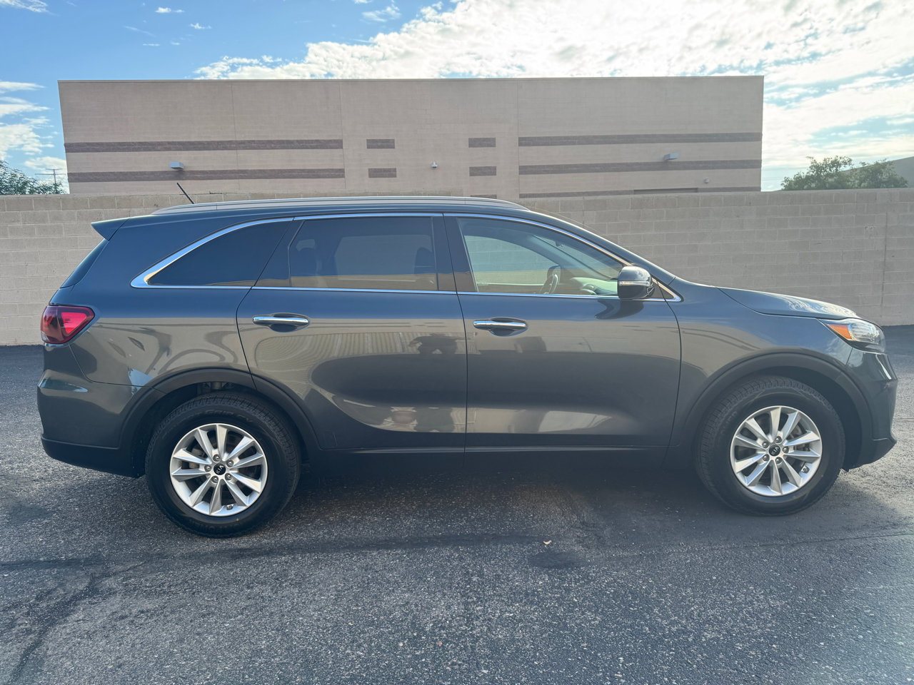 Used 2020 Kia Sorento LX w/ LX I4 Convenience Package image 9
