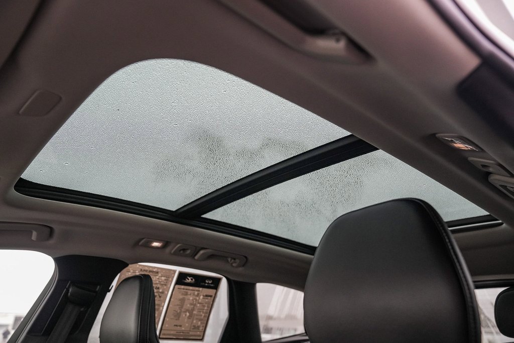 Used 2023 Volvo XC60 B5 Core image 24