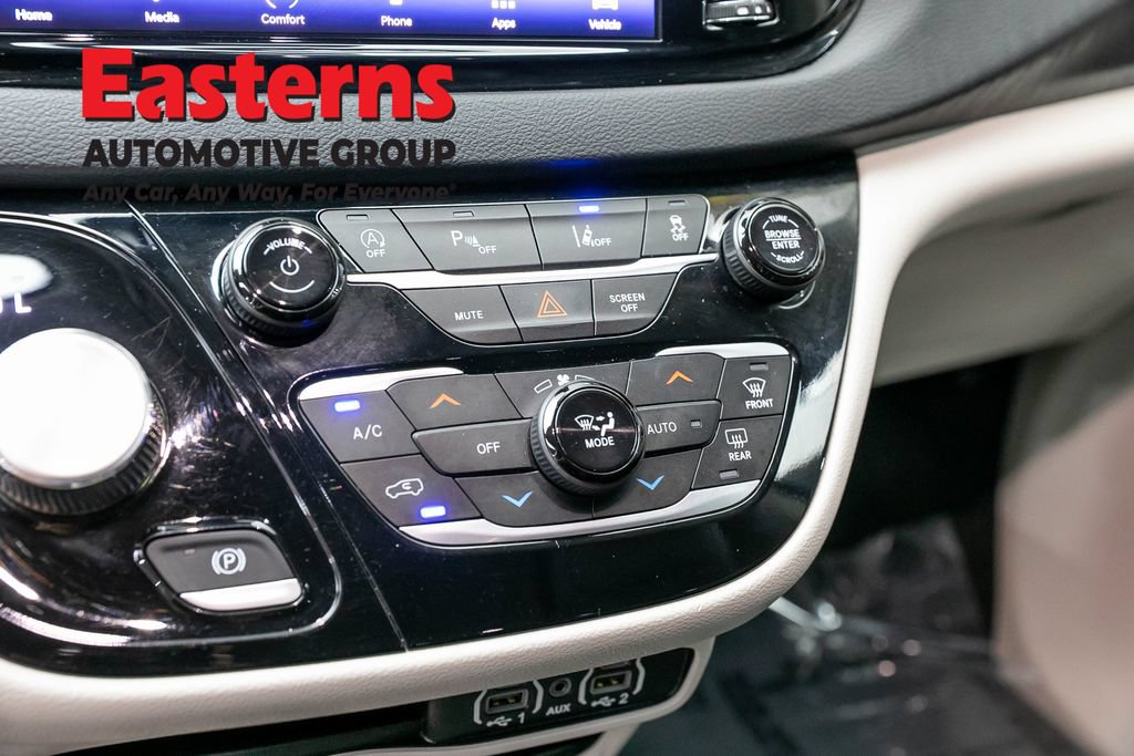 Used 2023 Chrysler Pacifica Touring-L FWD image 20