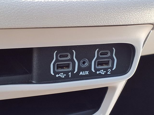 Used 2024 Chrysler Pacifica Touring-L FWD image 19