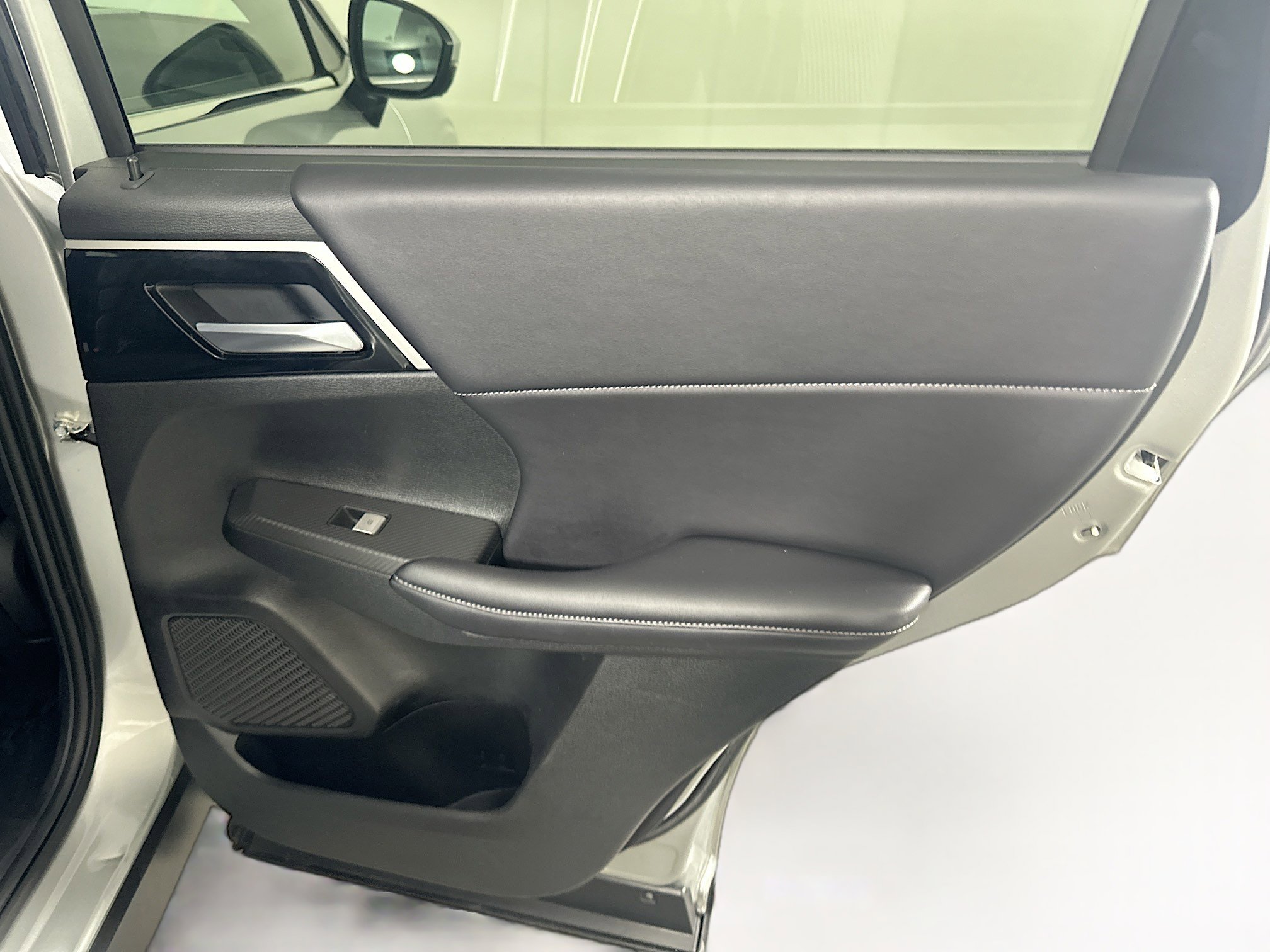 Used 2024 Mitsubishi Outlander SE image 29