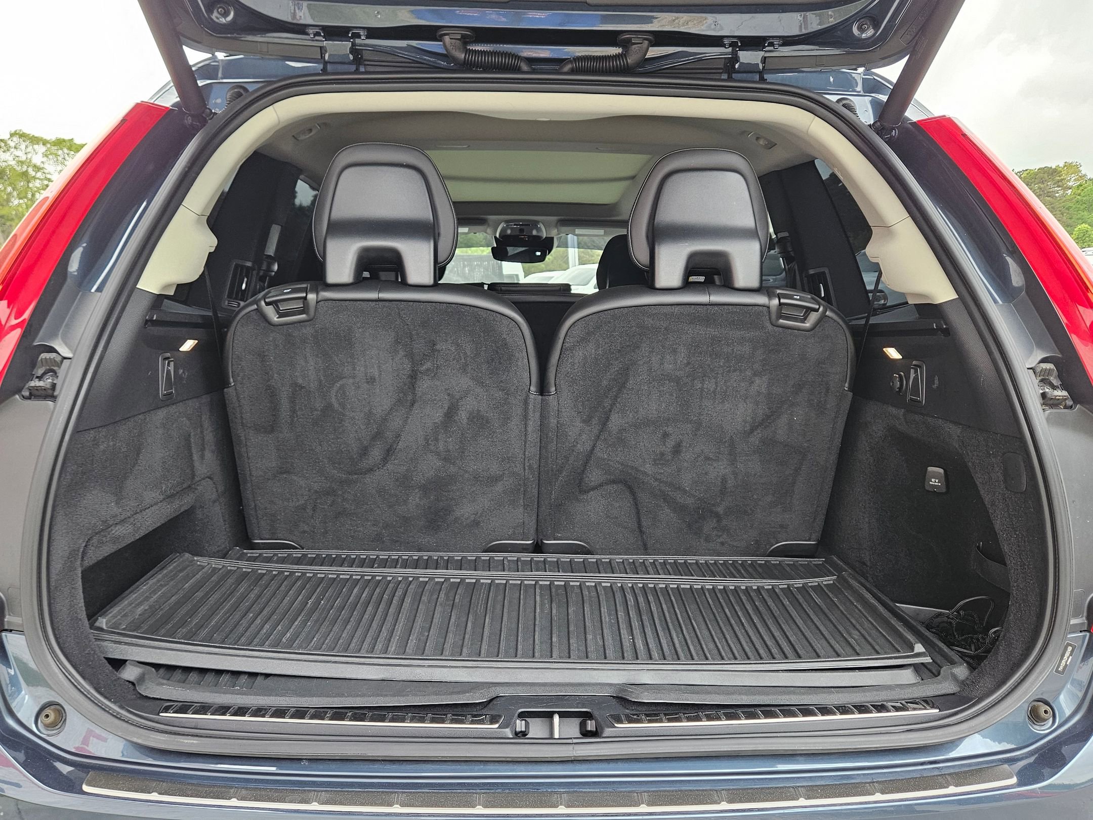 Used 2021 Volvo XC90 T5 Momentum w/ Climate Package image 30