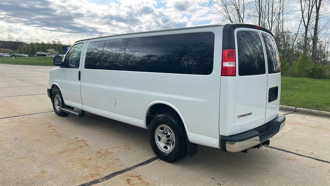 Used 2018 Chevrolet Express 3500 LT w/ LT Preferred Equipment Group RWD image 10