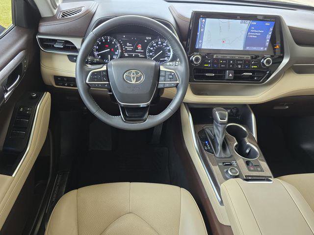 Certified 2021 Toyota Highlander Limited image 13