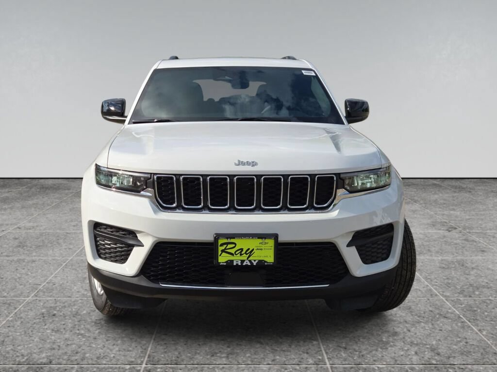 New 2026 Jeep Grand Cherokee Laredo AWD/4WD image 2