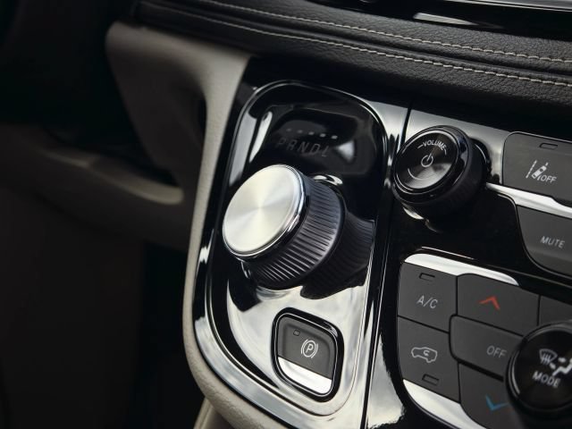 Used 2021 Chrysler Pacifica Limited FWD image 38