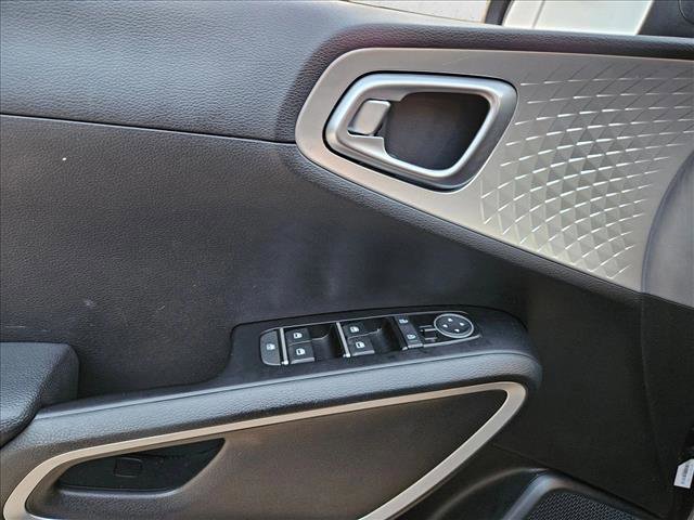Used 2025 Kia Soul LX w/ LX Technology Package image 24