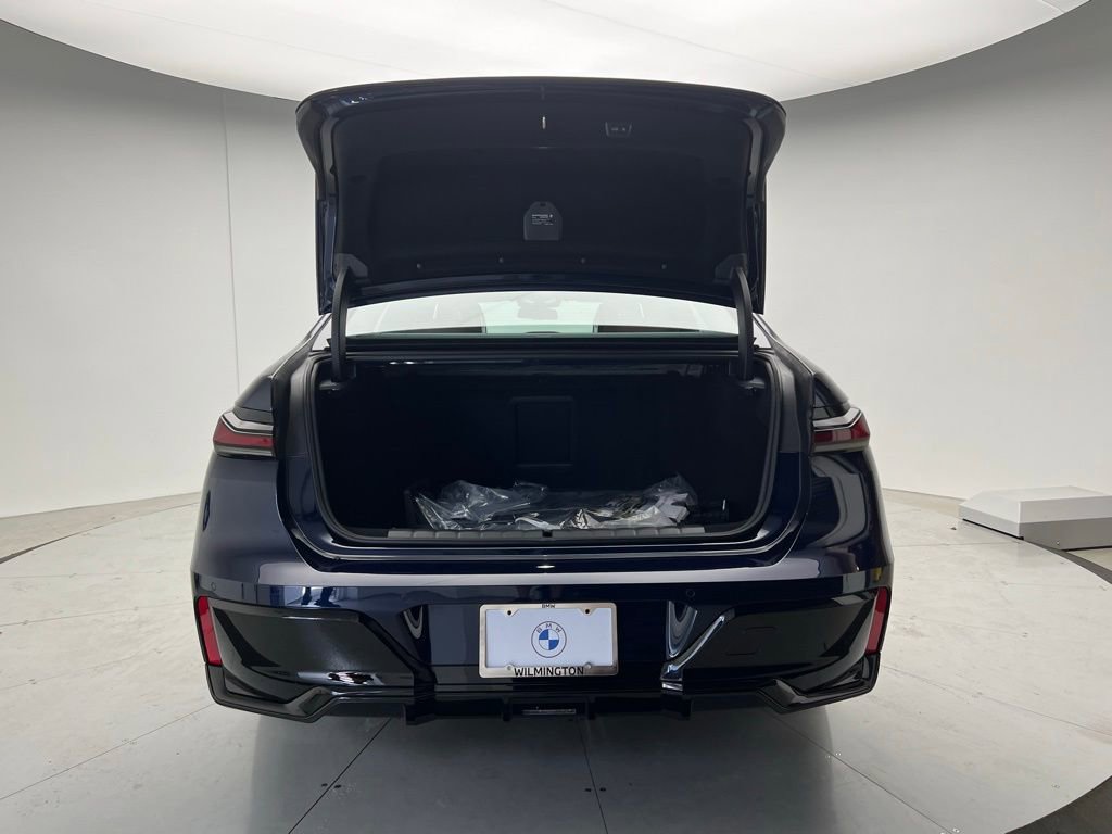 New 2026 BMW 740i w/ Executive Package image 5