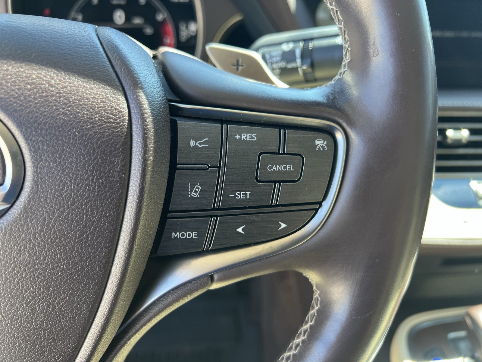 Used 2018 Lexus LS 500 w/ Accessory Package (Z2) RWD image 20