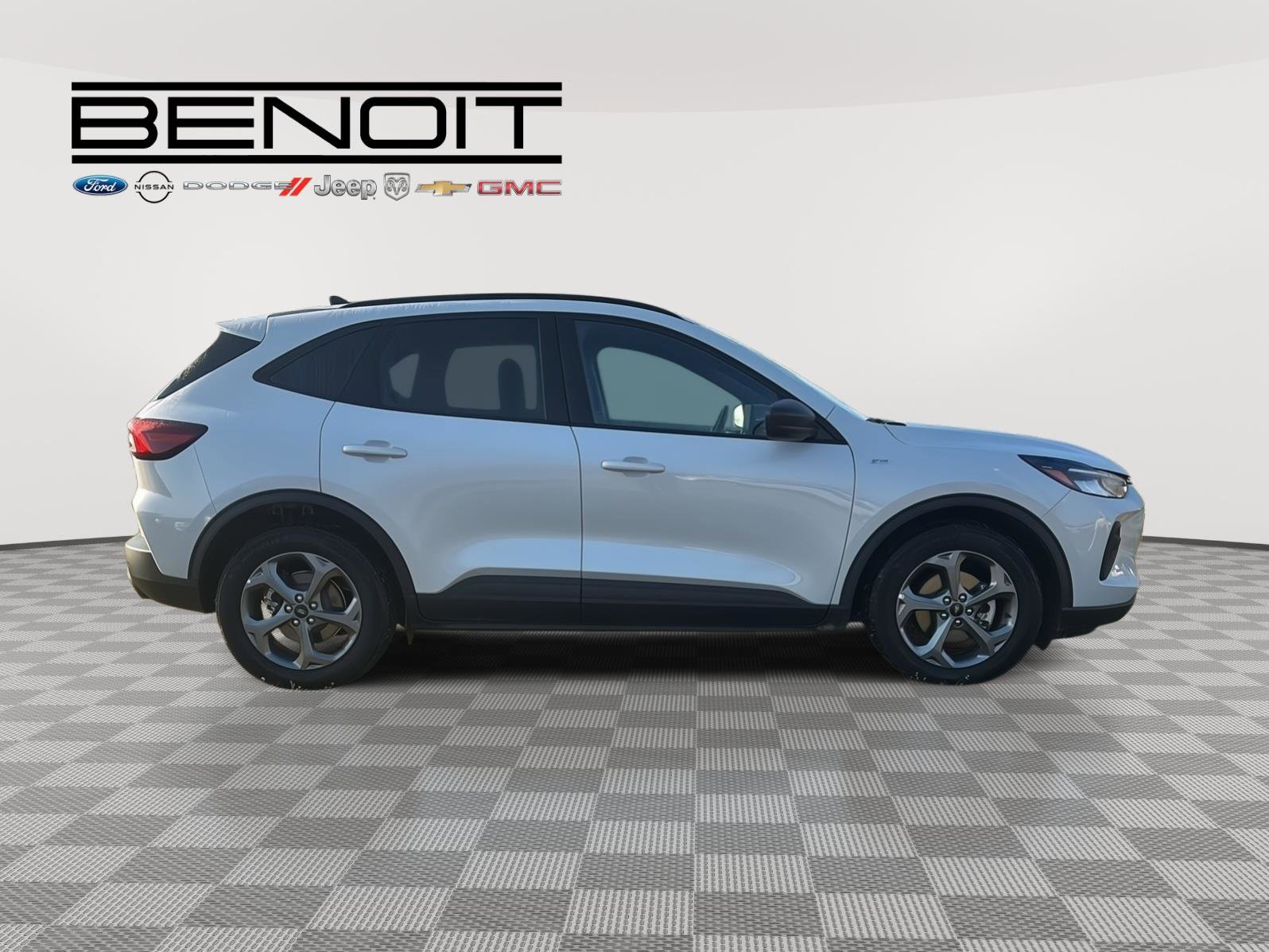 Used 2025 Ford Escape ST-Line w/ Equipment Group 301A image 4